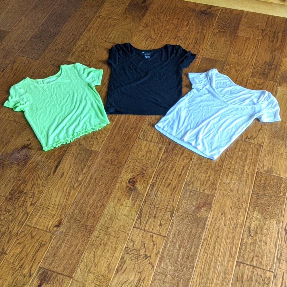 Lot (3) American Eagle cropped t's